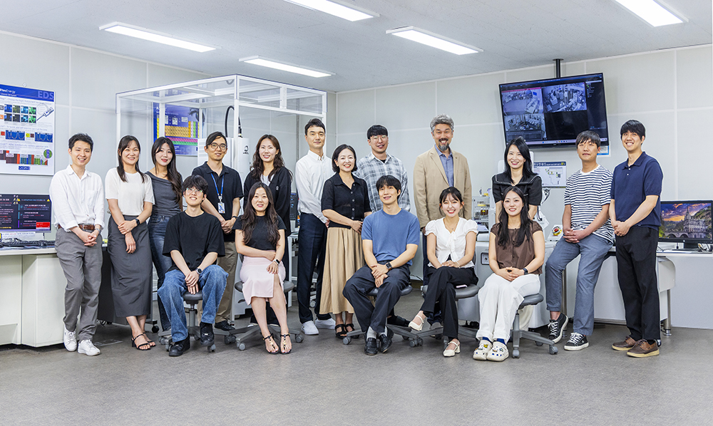 At the Researcher's Side: Finding the Path to Better Research Together Photo